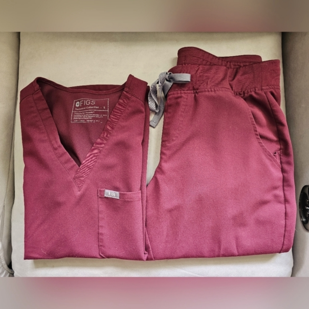 Figs scrubs set in burgundy